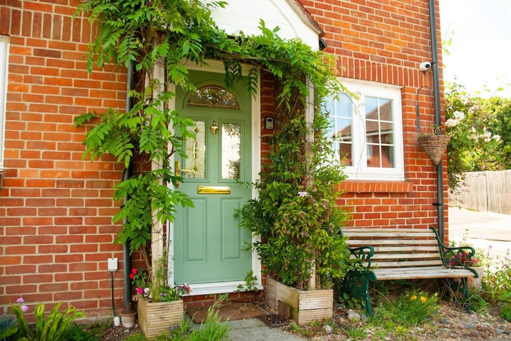 2 bedroom house in Chichester near Goodwood and Wittering beaches