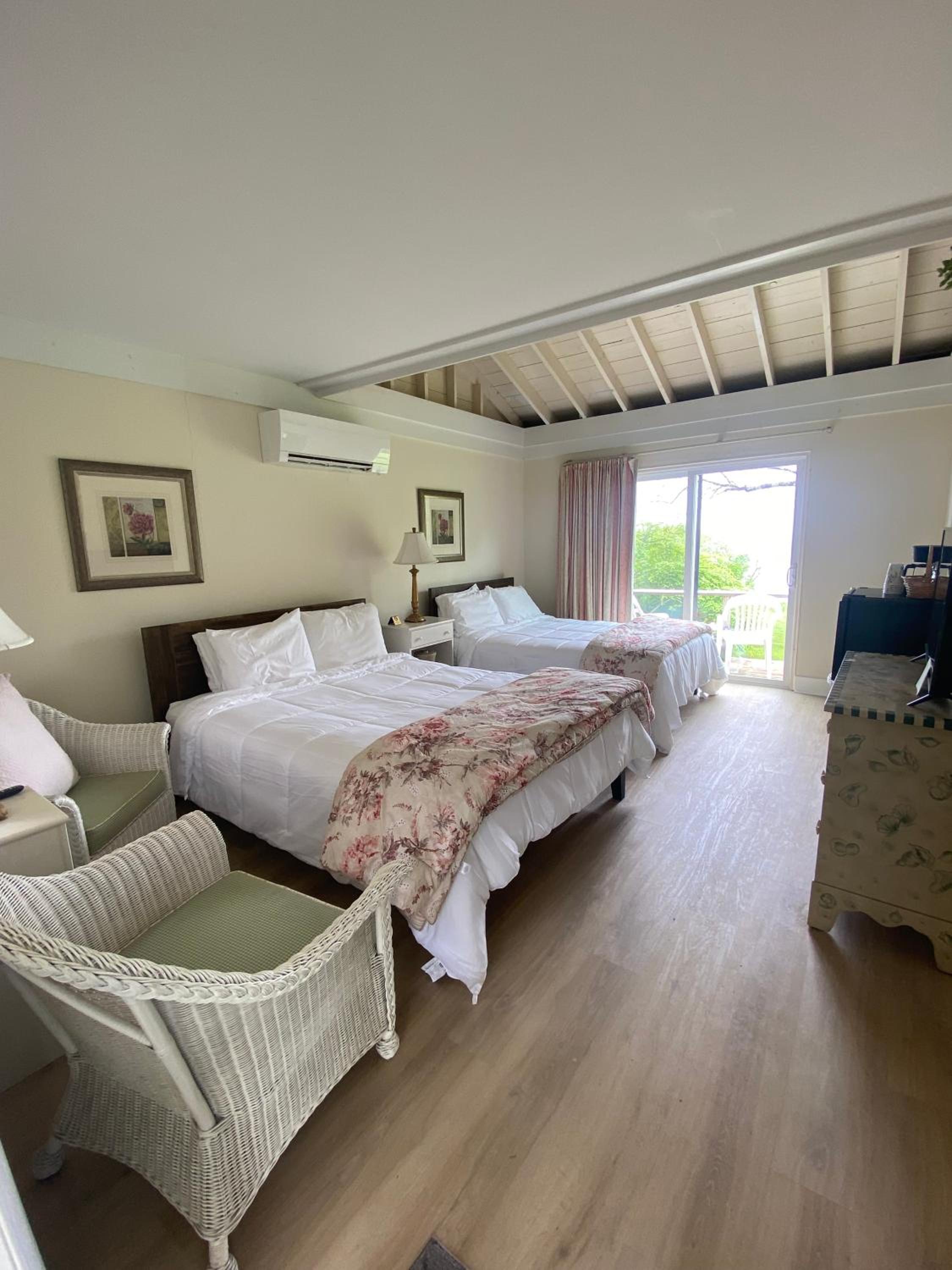 High Tide Inn on the Ocean, Motel and Cottages