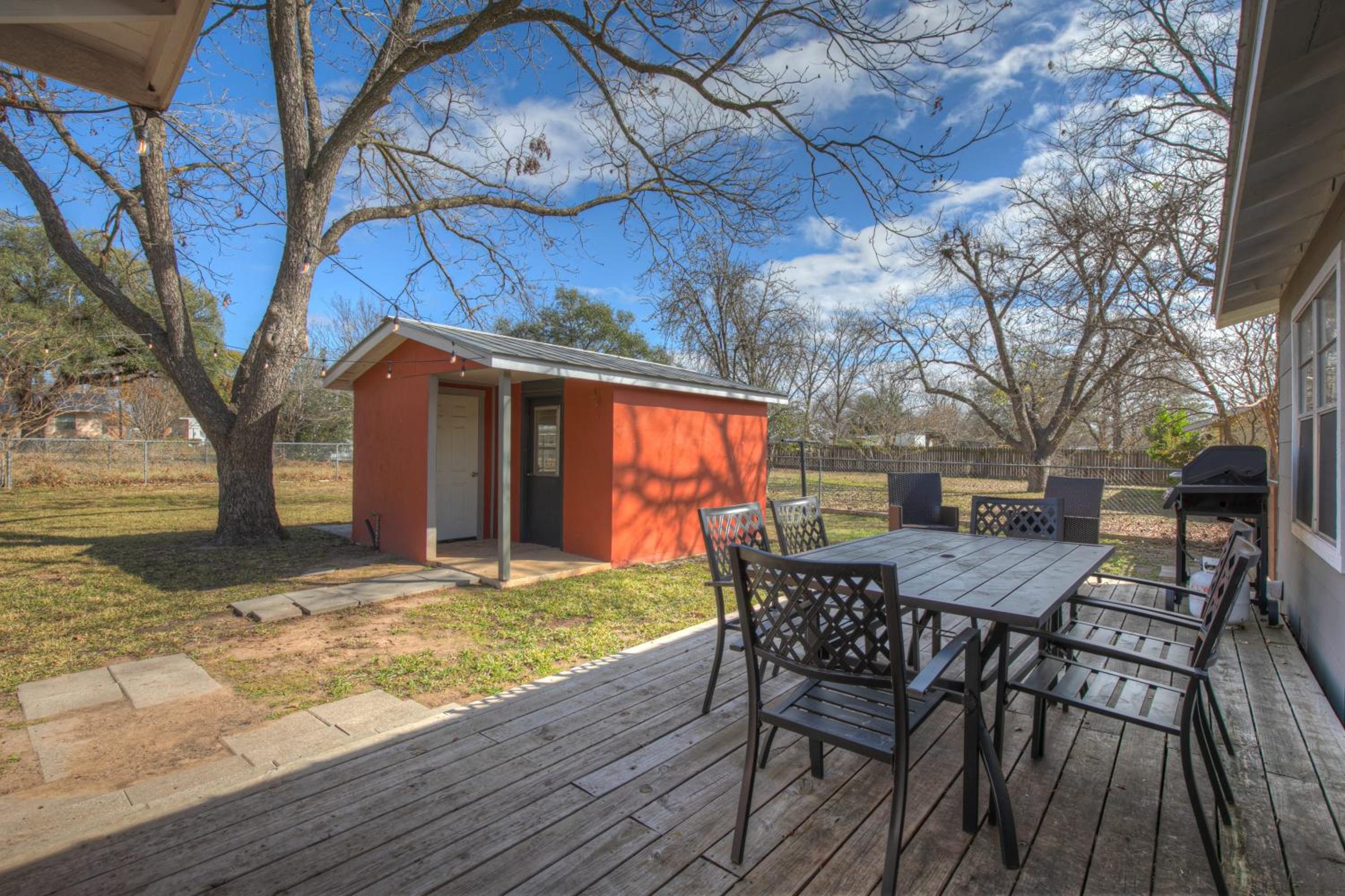 Mulberry Haus - Fire Pit & Close to Main St view 3