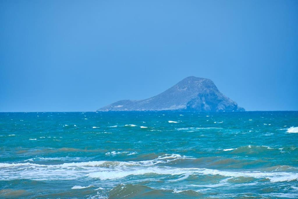 Refugio Costero con Vista al Mar
