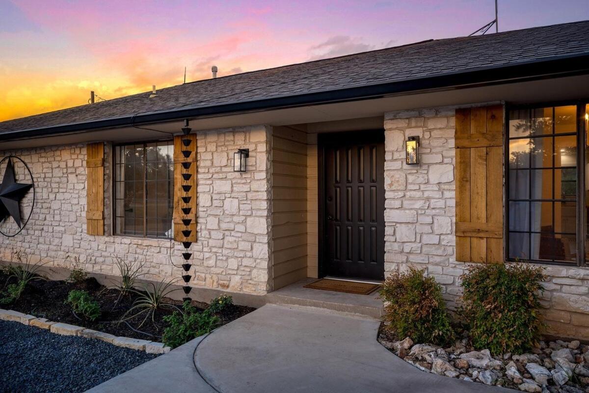 Peacock Ranch - Hot Tub Fire Pit Game Room & Bar