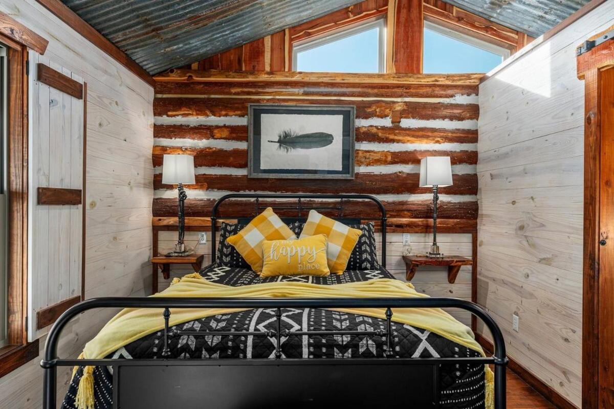 Rockin' R - Mason Jar Cabin view 5