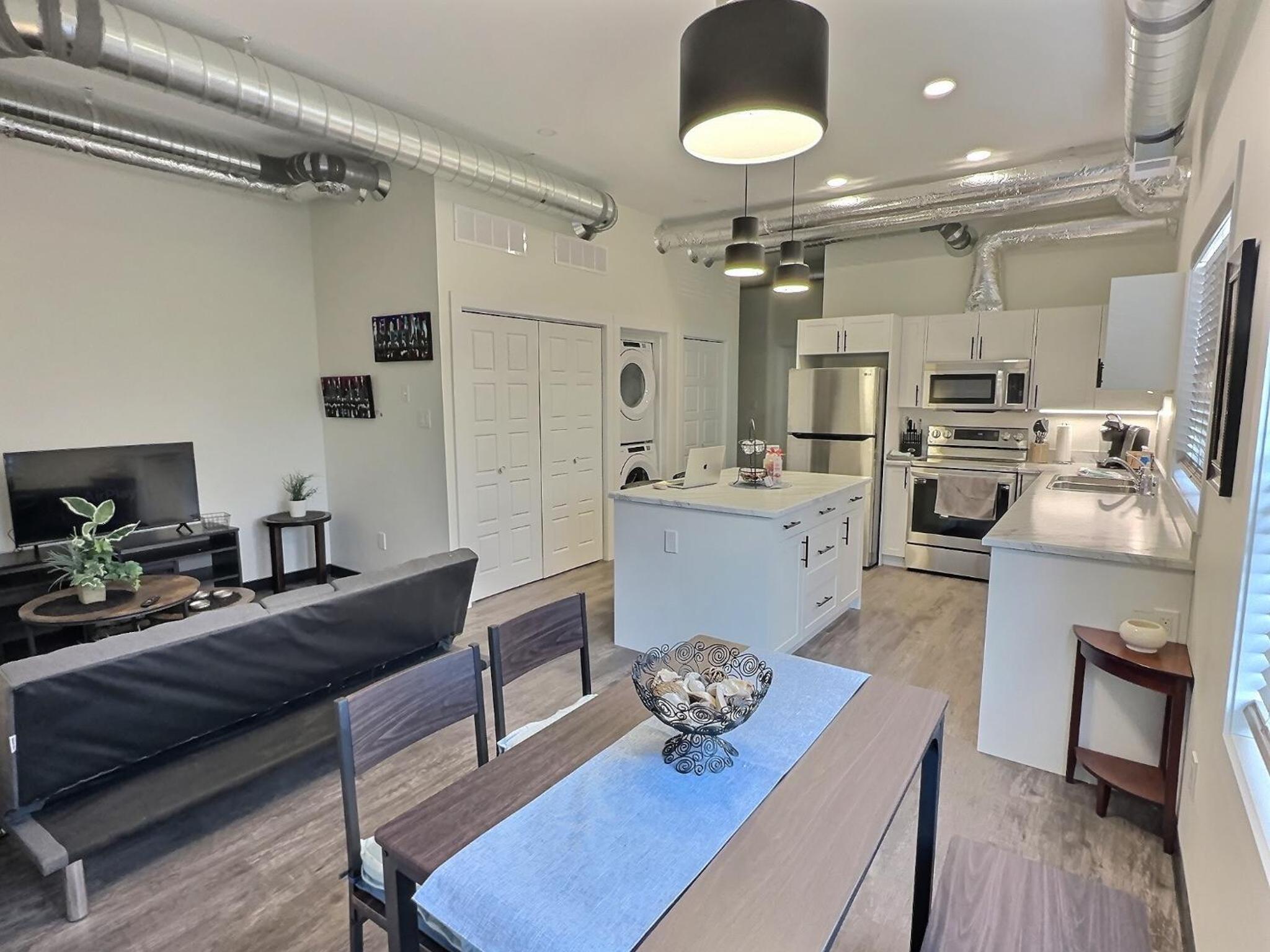Brandon Vacations - Summer Suite - Pet Friendly - Property Image 1
