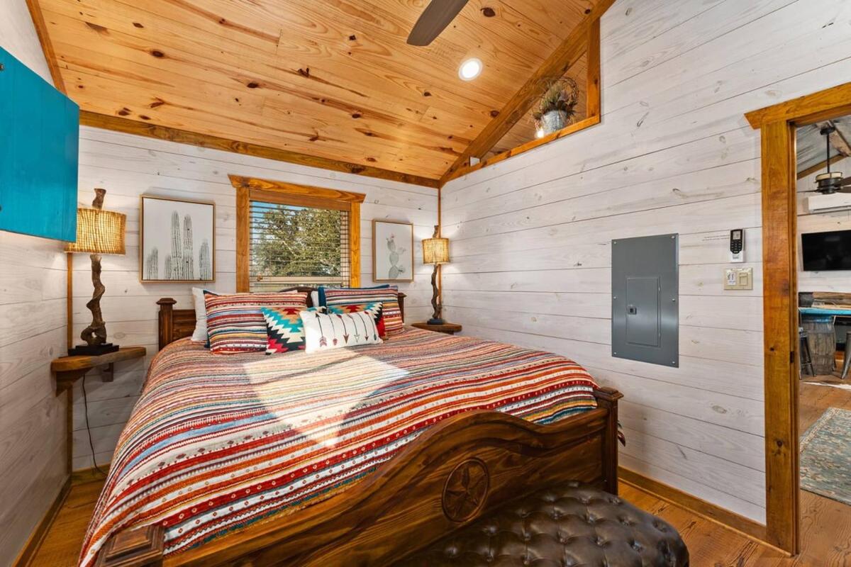 Rockin' R - Rustic Star Cabin view 4