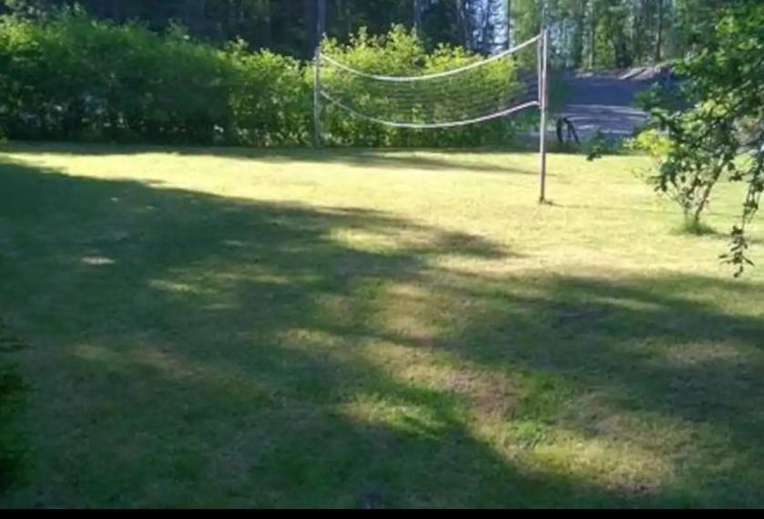 Naantalissa idyllinen, pieni merenrantamökki