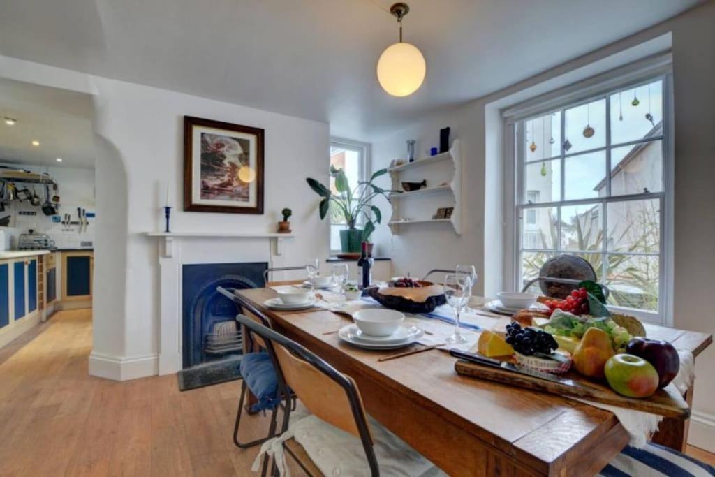Seacroft - Cosy Georgian Listed Townhouse sleeps 6 dog friendly