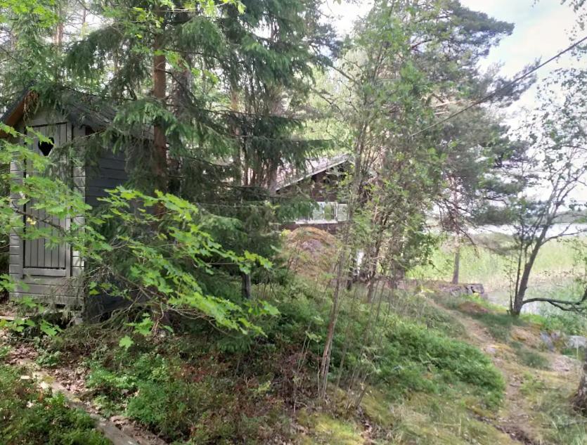 Naantalissa idyllinen, pieni merenrantamökki