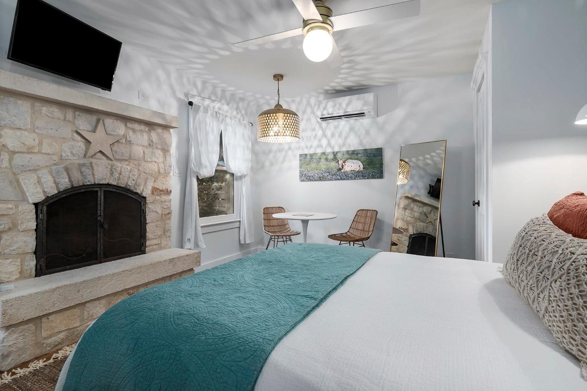 Stonewall Bungalow 2 - Sleeps 2 view 3
