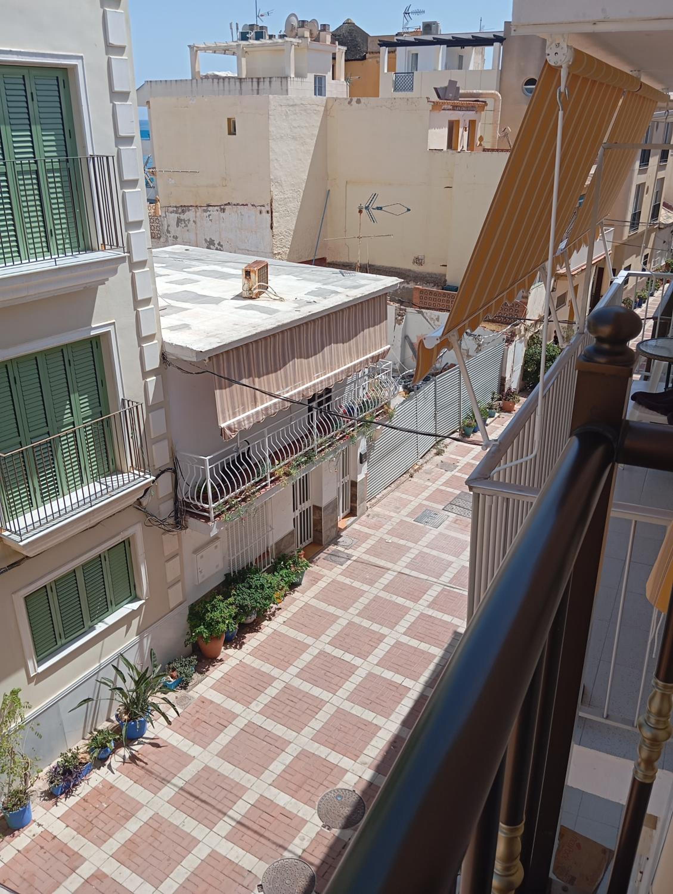 Edificio María Piña La Carihuela Calle los Perros