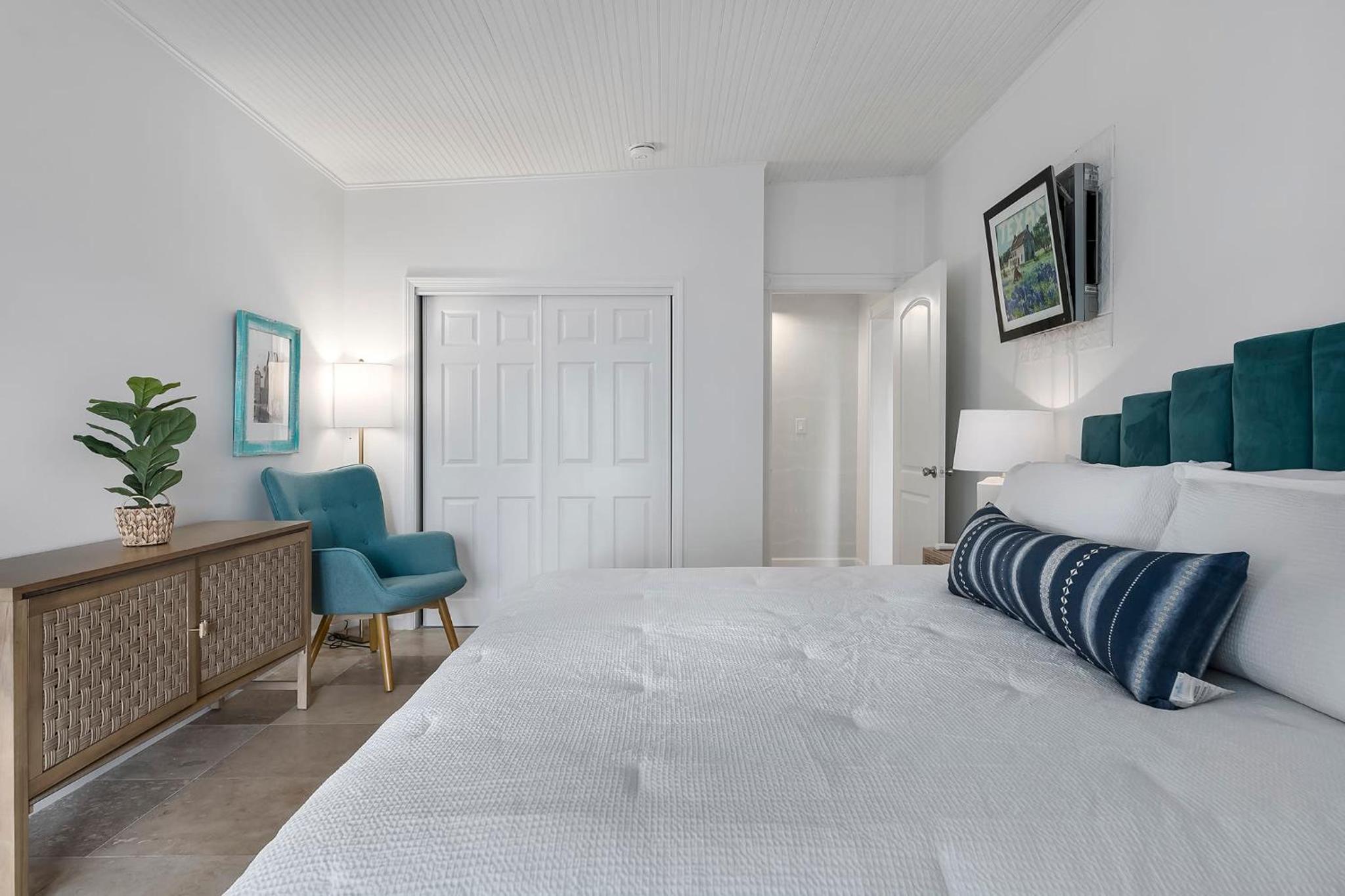 Stonewall Bungalow 3 - Sleeps 4