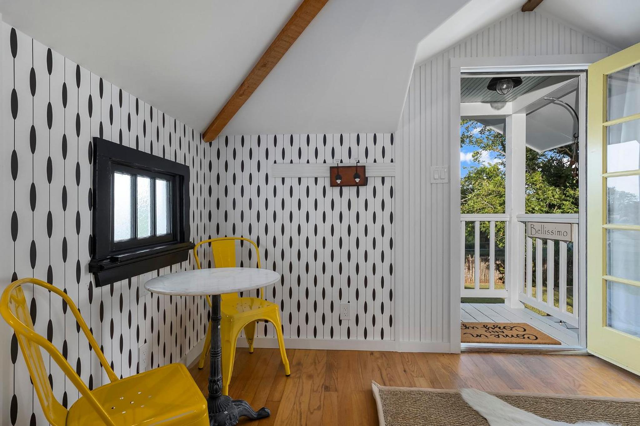 Stonewall Bungalow 4 - Sleeps 3 view 5