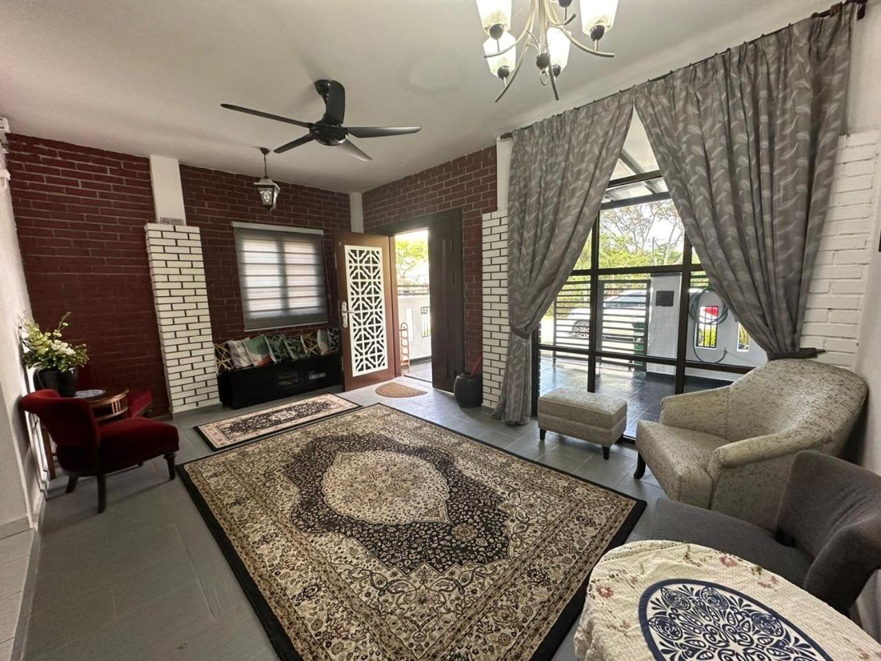 Eqa's Homestay Perfect for Muslim family vacation photo 7