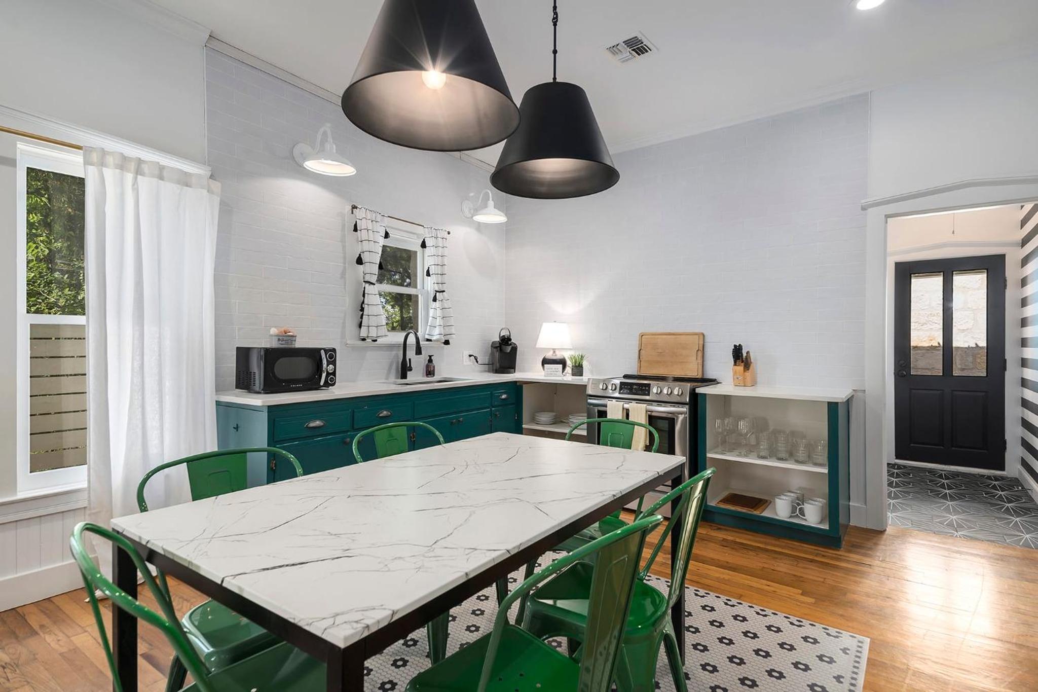 Stonewall Main Haus - Sleeps 6 view 5