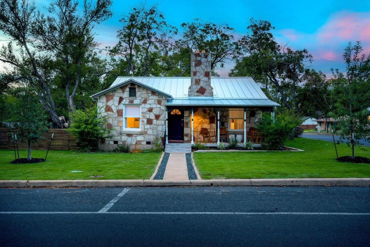 Hotel The Rock Haus - Fire Pit & Hot Tub - Image 1