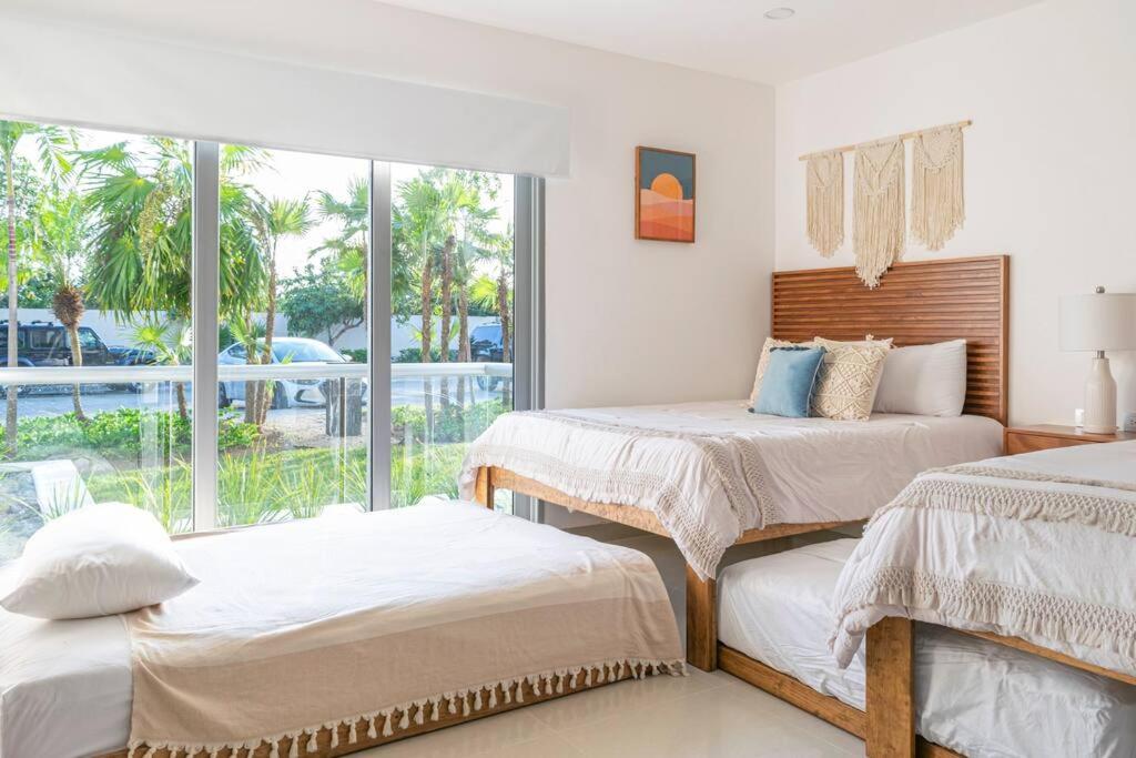 Private Pool & jacuzzi, by the ocean, 2 bdr apt