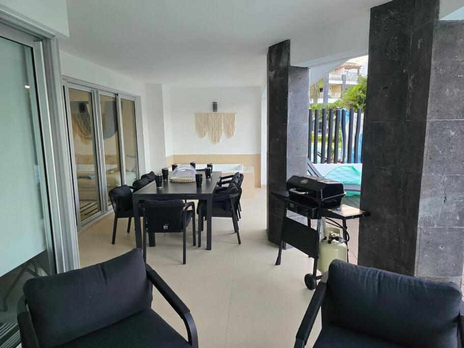 Private Pool & jacuzzi, by the ocean, 2 bdr apt