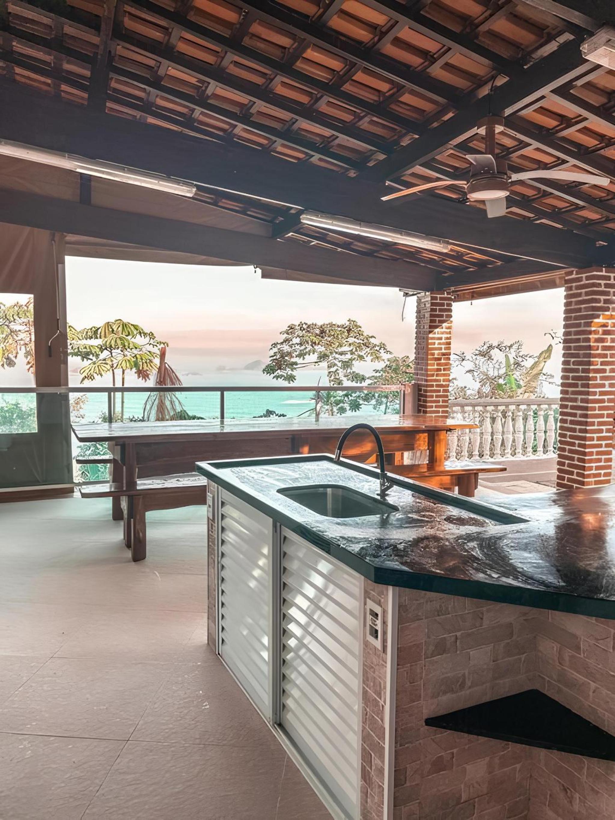 A vista mais linda de Ubatuba - Acomoda 20 pessoas