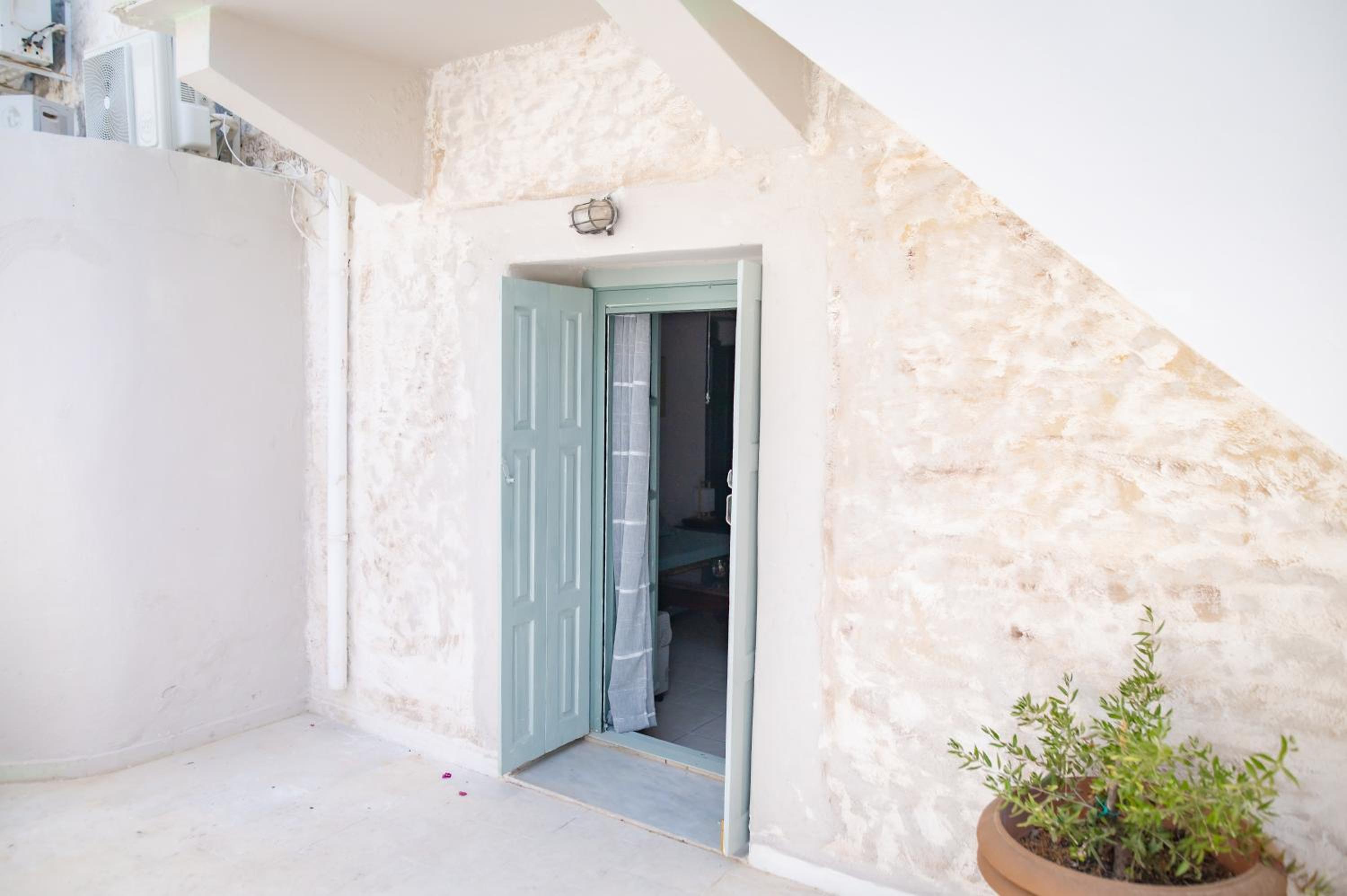 Apellou House