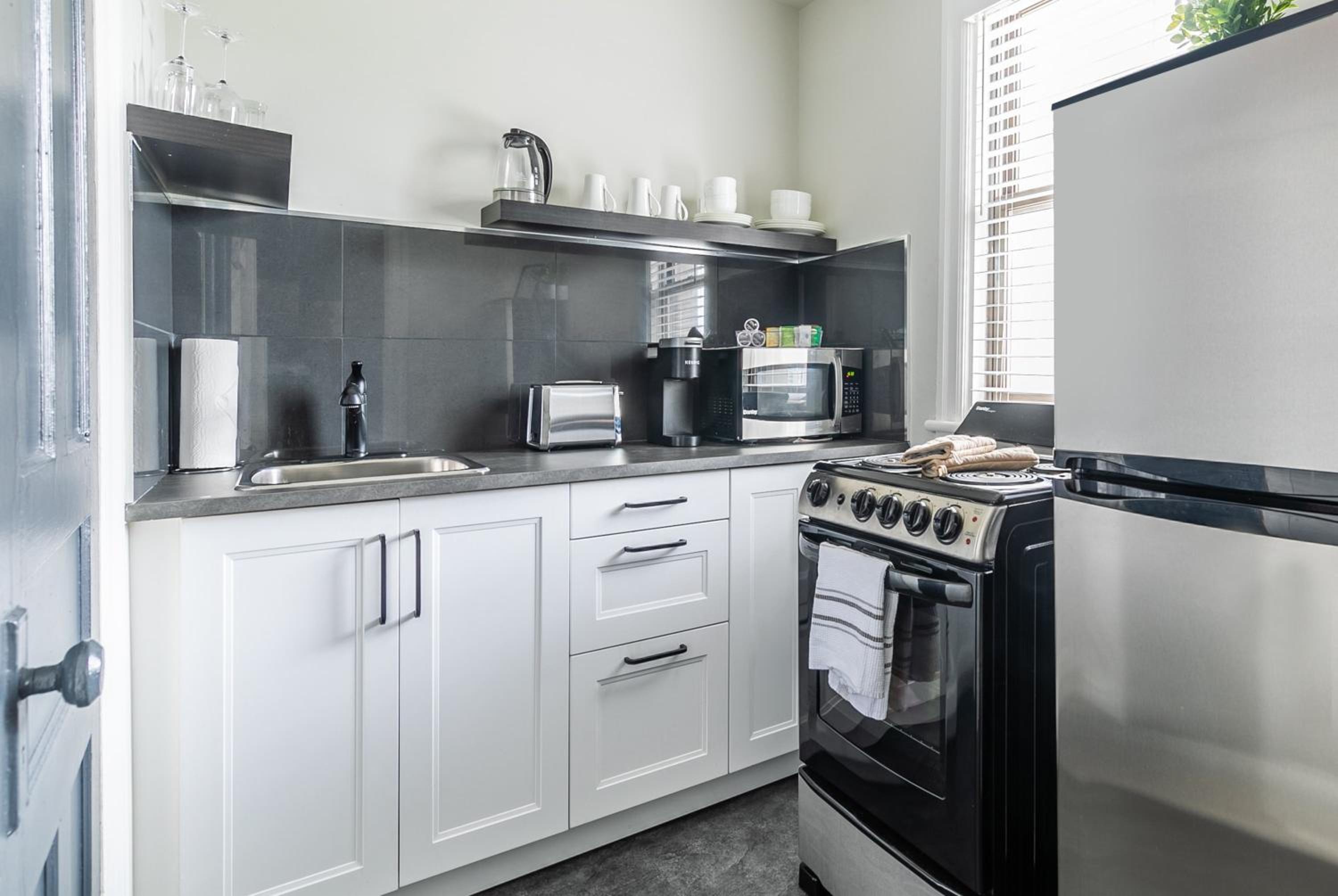 Newly Renovated Modern Studio on James St South