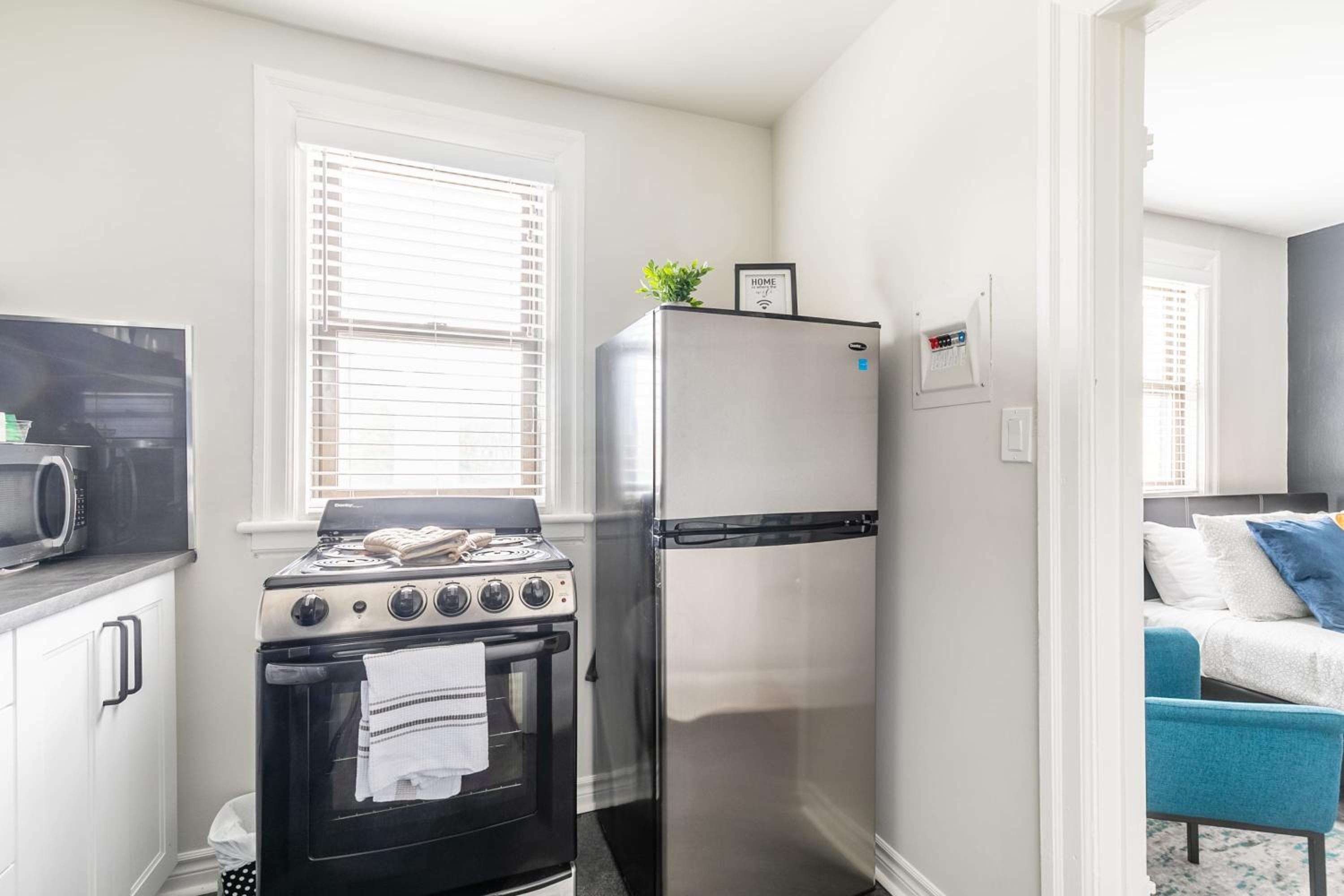 Newly Renovated Modern Studio on James St South