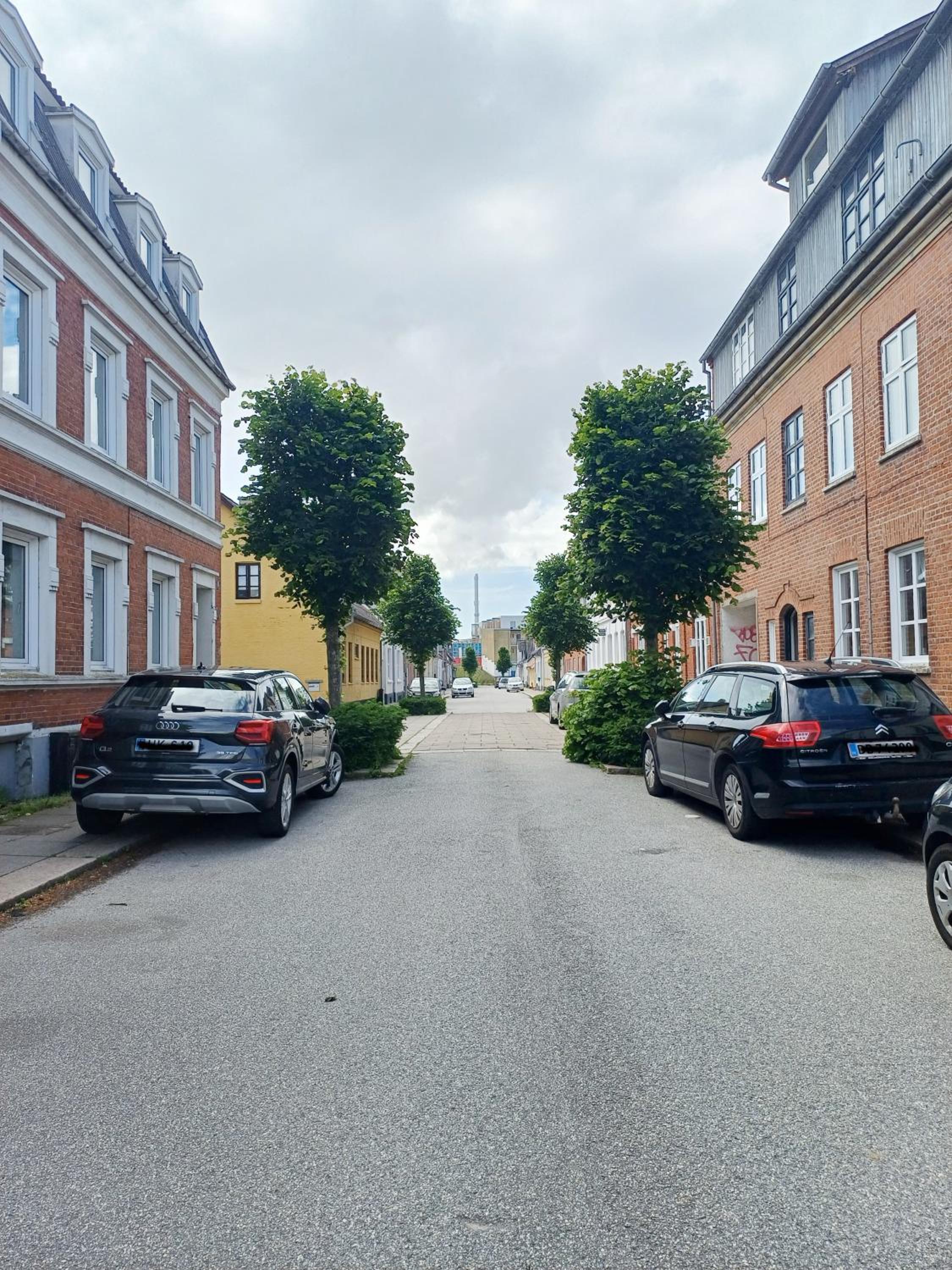 Apartment In The City With Free Parking