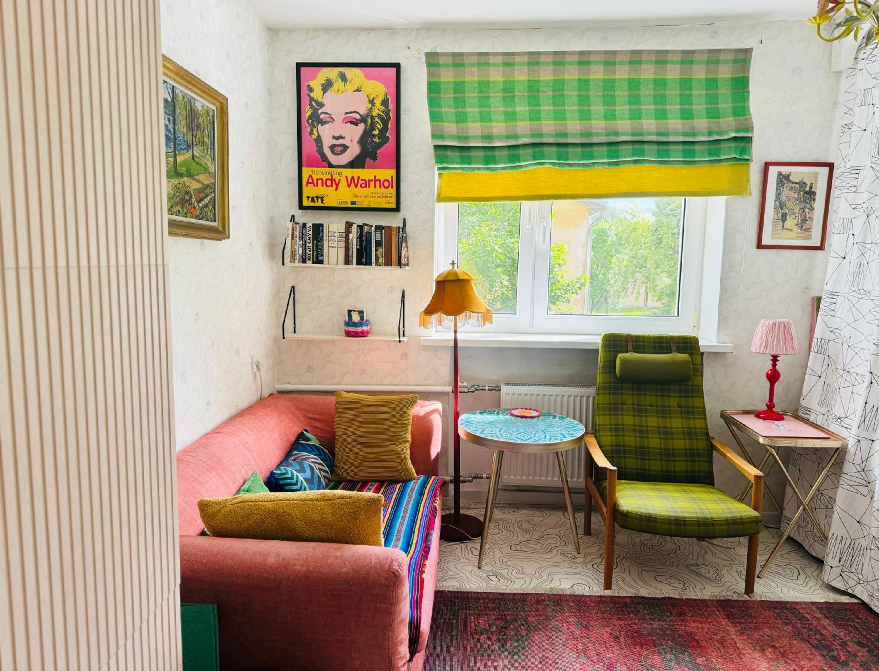 LITTLE LONDON ONE boutique apartment Netflix TV Old Town