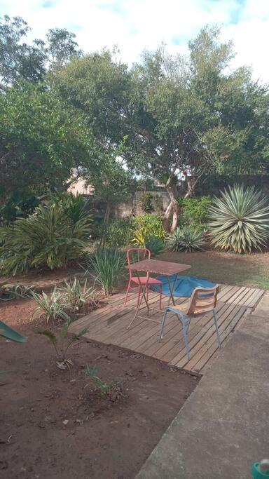 Casa perto da Dutra, com jardim