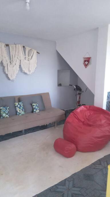 Casa perto da Dutra, com jardim