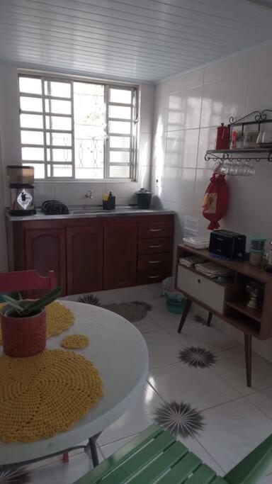 Casa perto da Dutra, com jardim