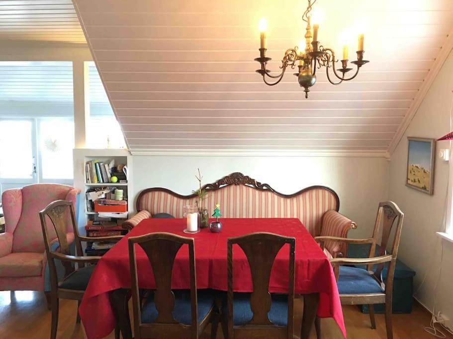 Familievennlig med hage og fjordutsikt