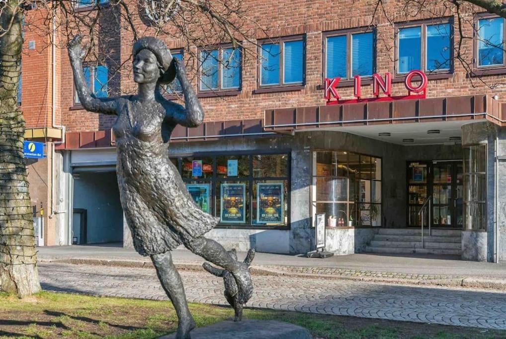 Familievennlig med hage og fjordutsikt