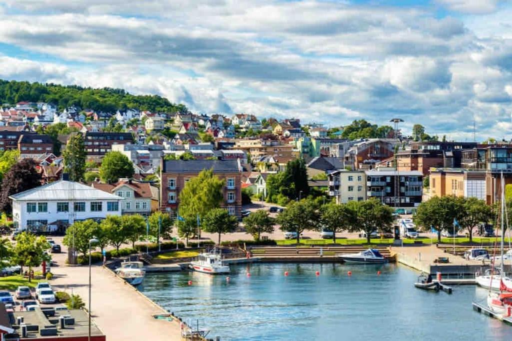 Familievennlig med hage og fjordutsikt