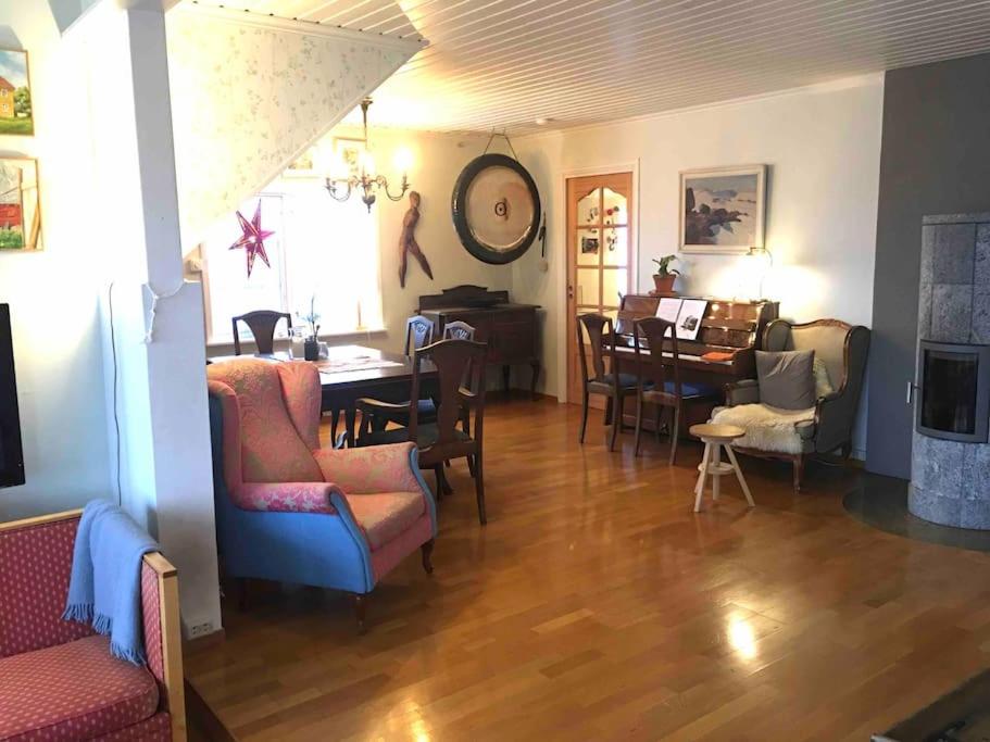 Familievennlig med hage og fjordutsikt