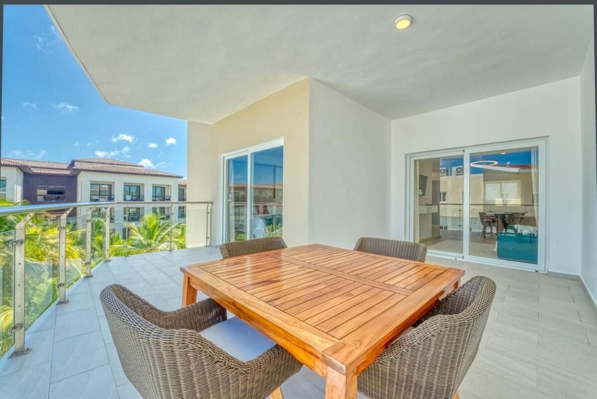 Elegant Seaside Retreat | Playa Coral