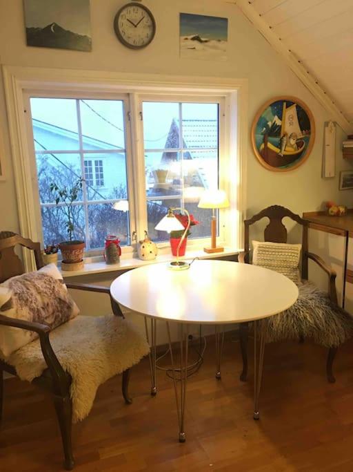 Familievennlig med hage og fjordutsikt