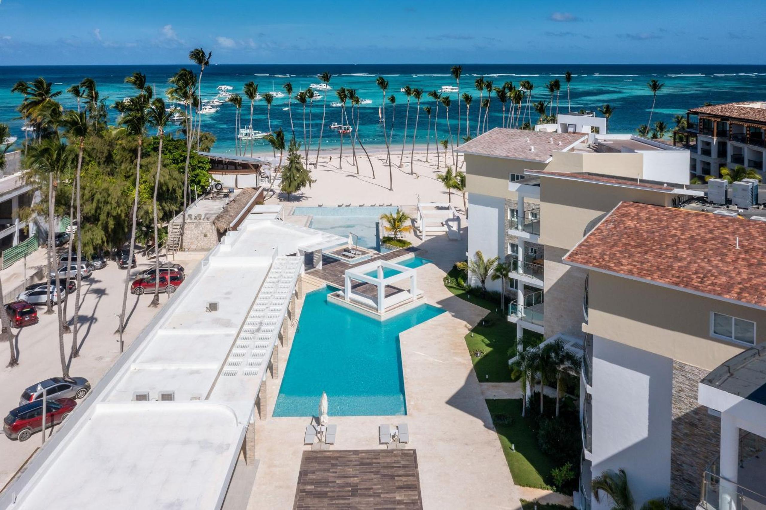 Elegant Seaside Retreat | Playa Coral