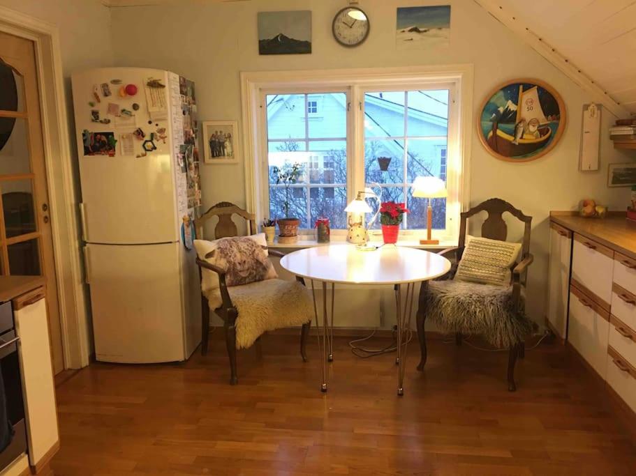 Familievennlig med hage og fjordutsikt