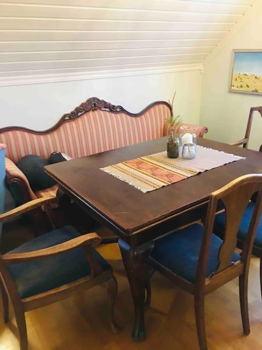 Familievennlig med hage og fjordutsikt