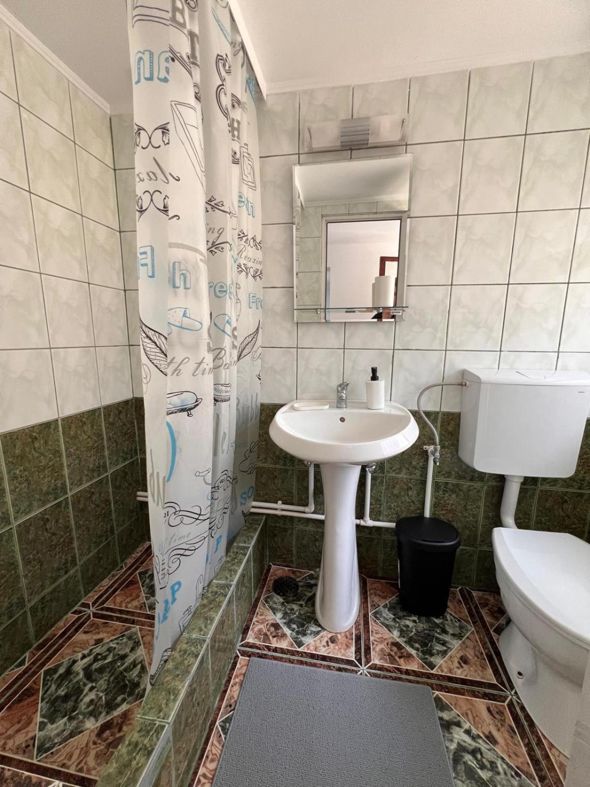 Serenity Apartments and Studios