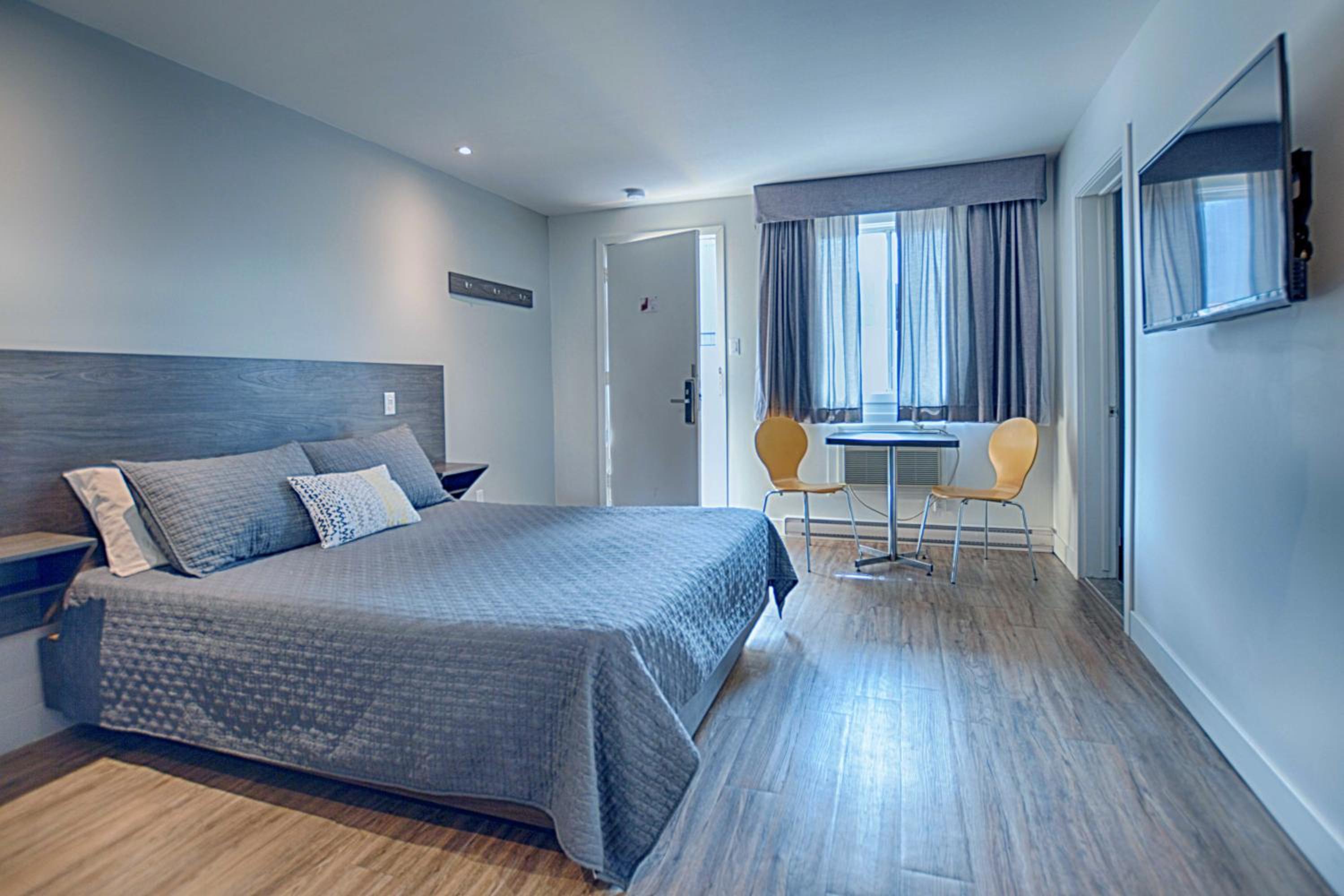Montreal Vacations - Le Fabreville Motel  Suites - Property Image 2