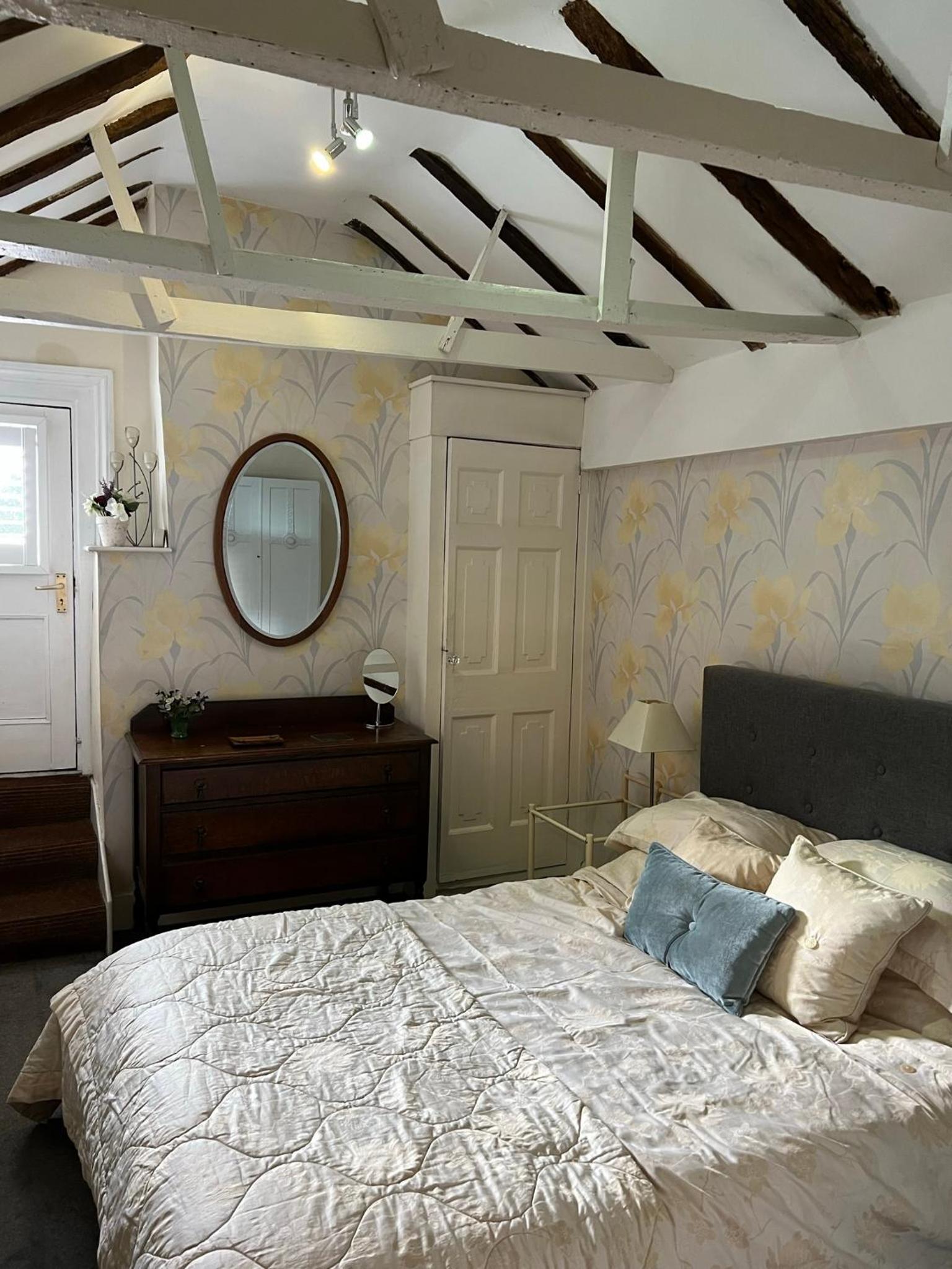 Crescent Cottage, sleeps 8, pet friendly view 2