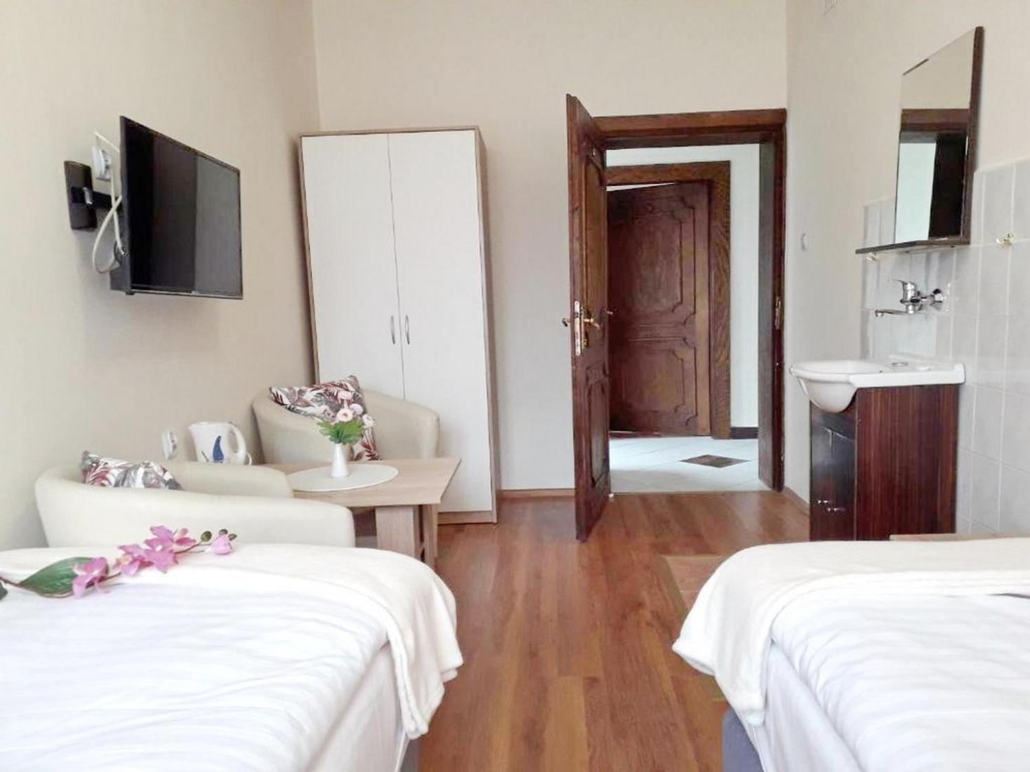 VILLA CASSIA w Rabce przy Parku Zdrojowym - smaczne śniadania i obiady view 4