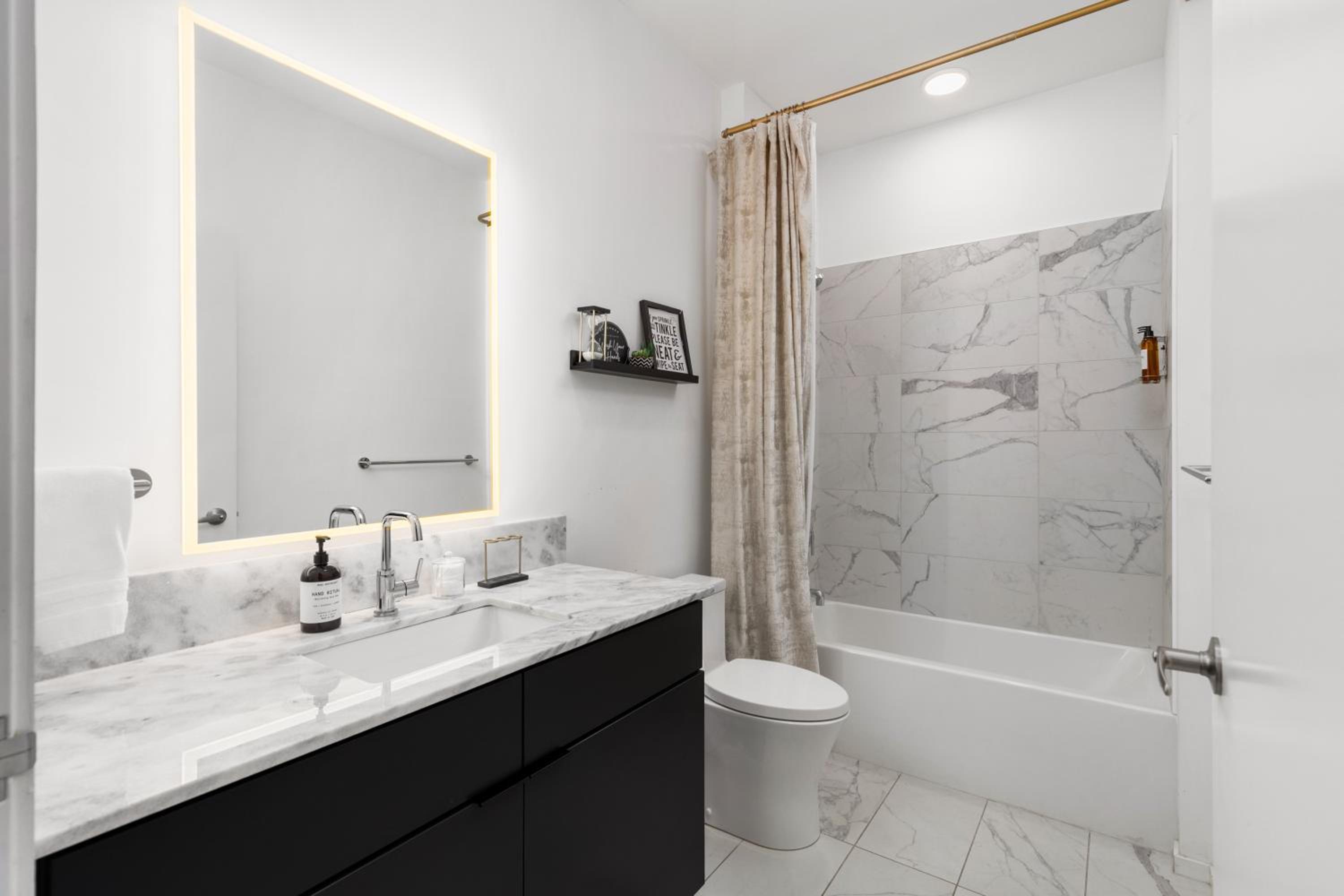 River View High-End Condo with Private Patio and FREE Parking view 2