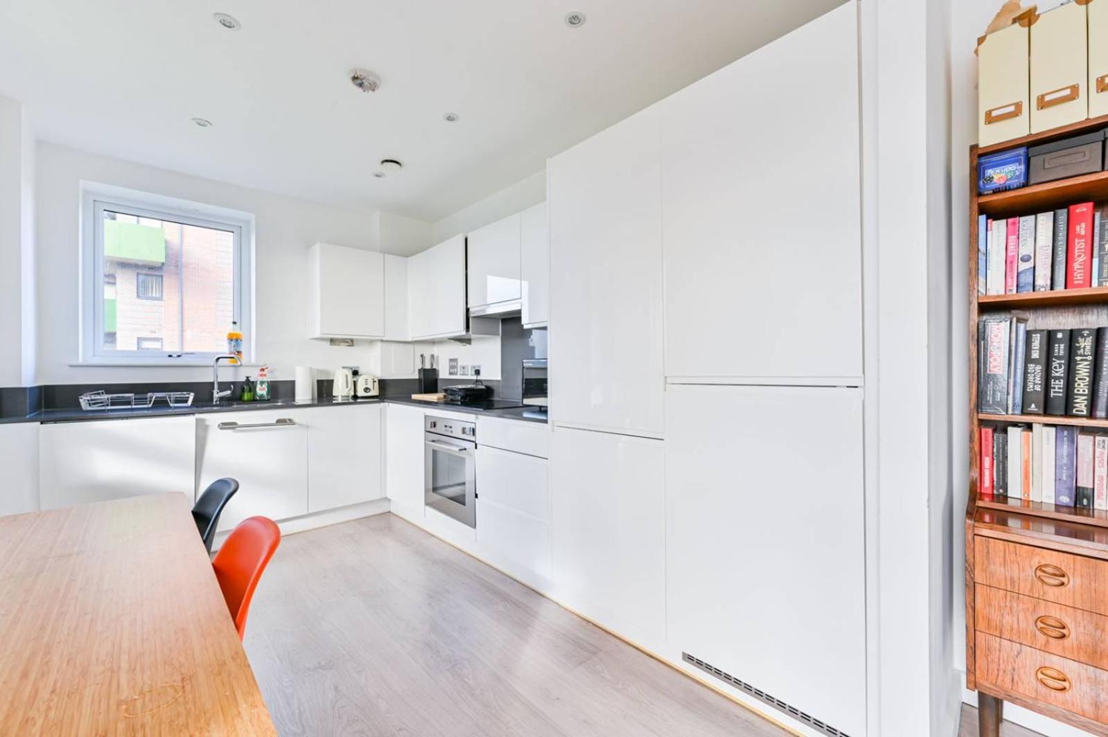 2 Bed Apartment only 15 mins from Central London
