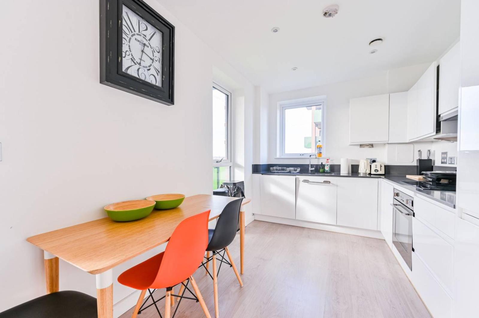 2 Bed Apartment only 15 mins from Central London