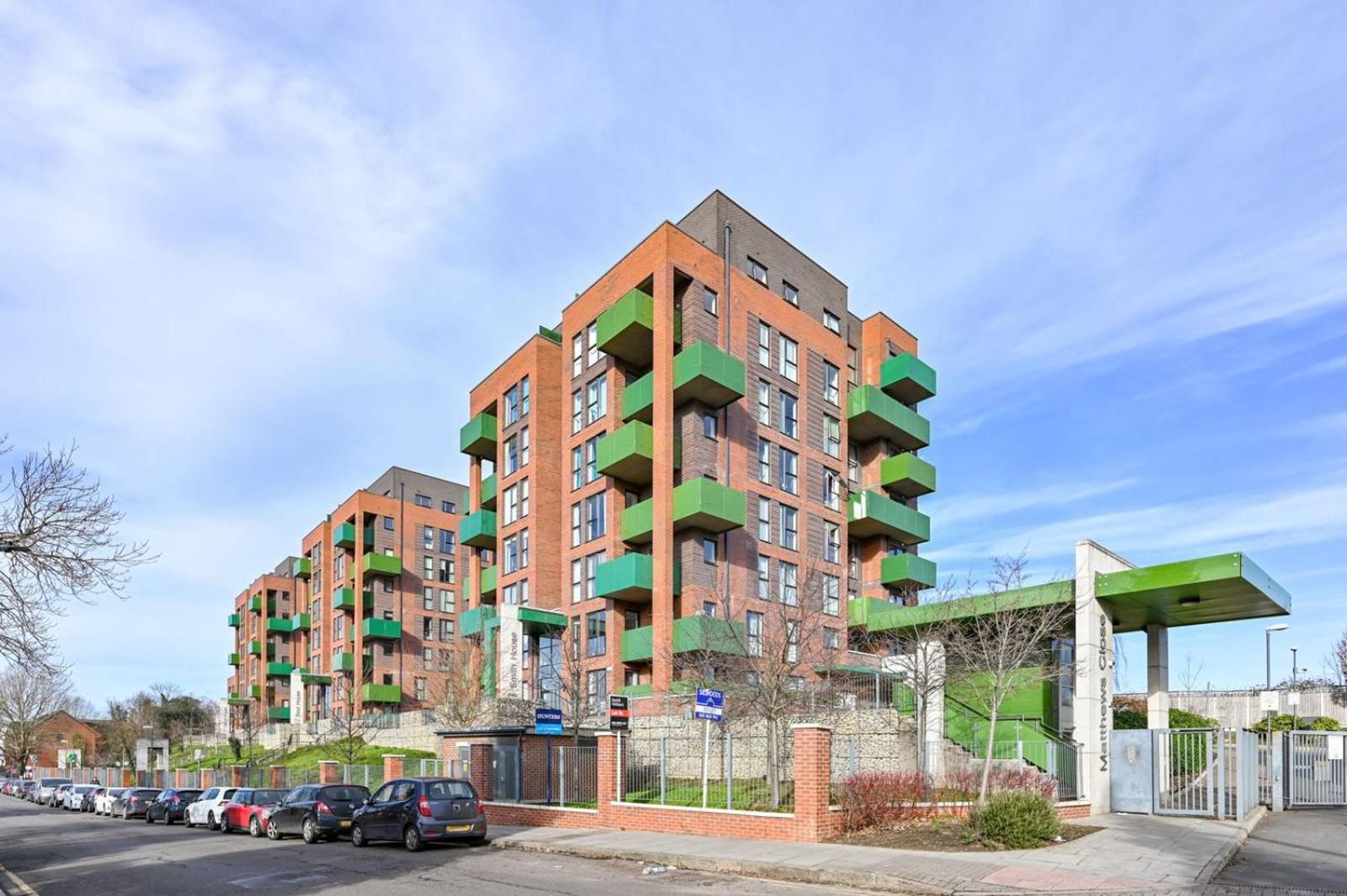 2 Bed Apartment only 15 mins from Central London — London