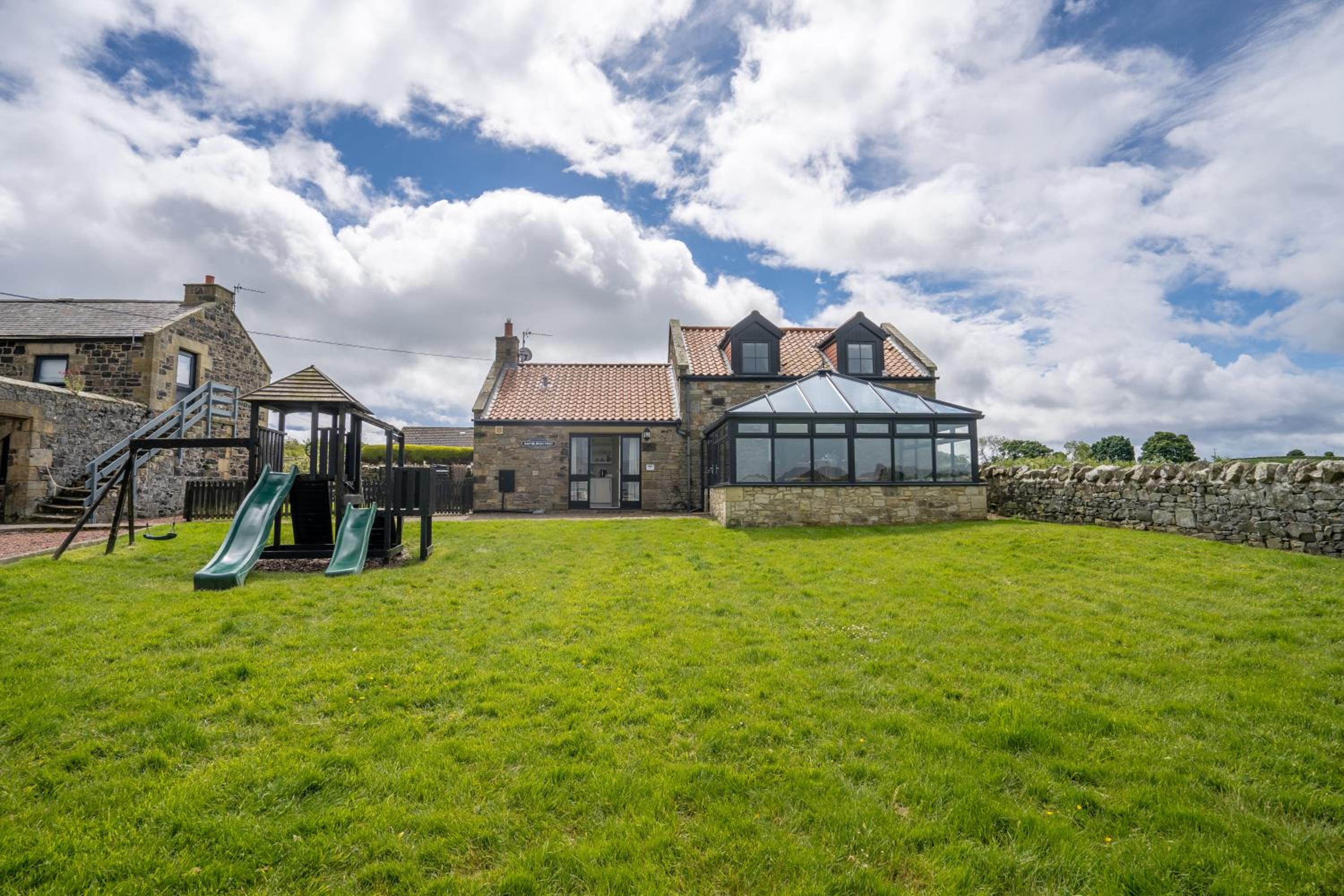 St Aidans Cottage - North East Escapes view 2