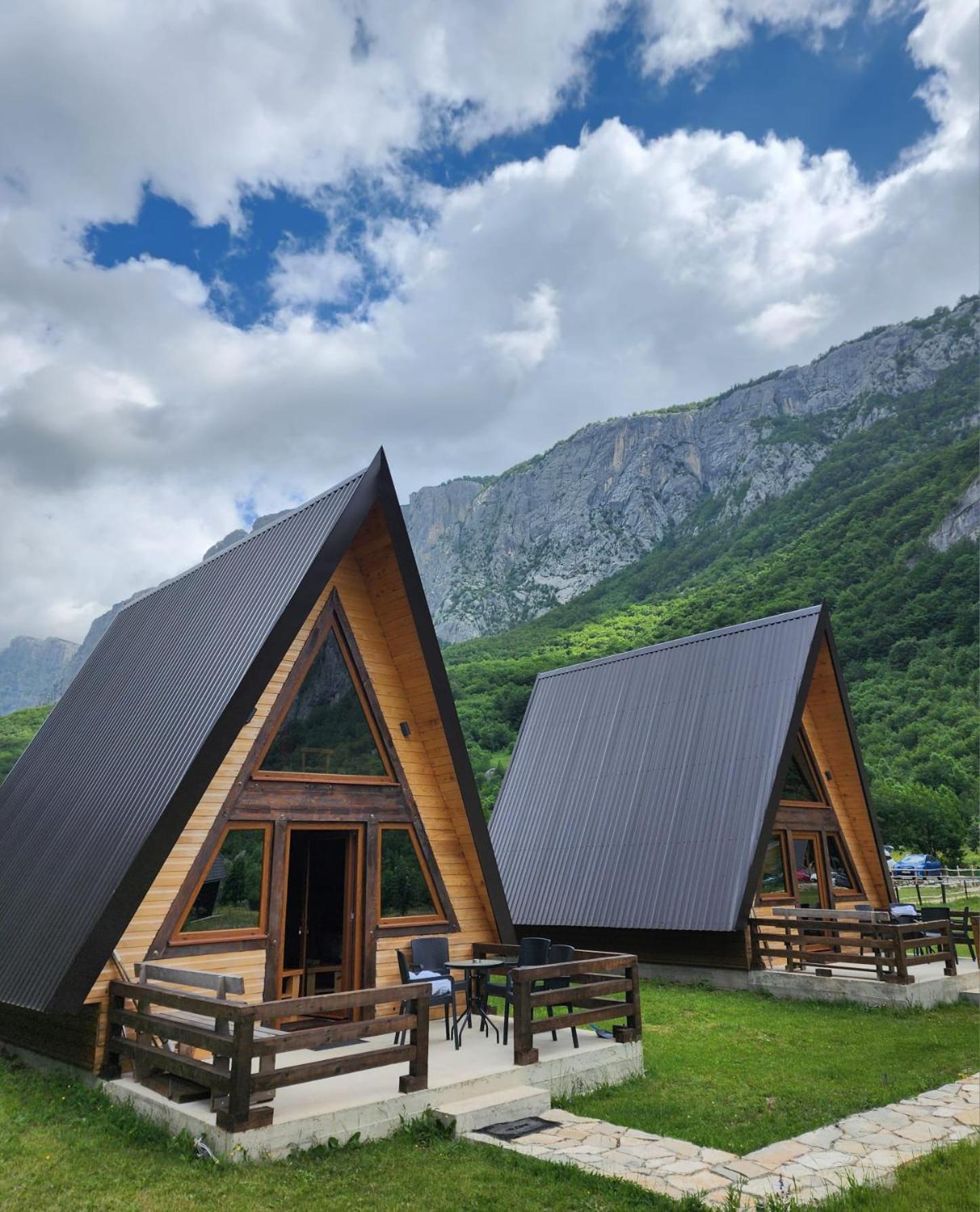 Wooden cottages KONAK