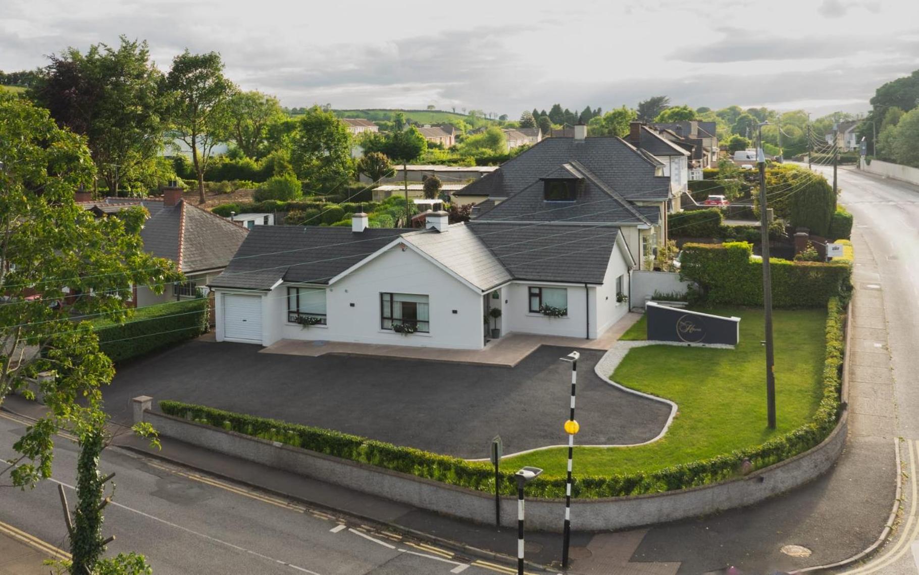 The Hillcrest, Luxury Accommodation in Castleblayney Town