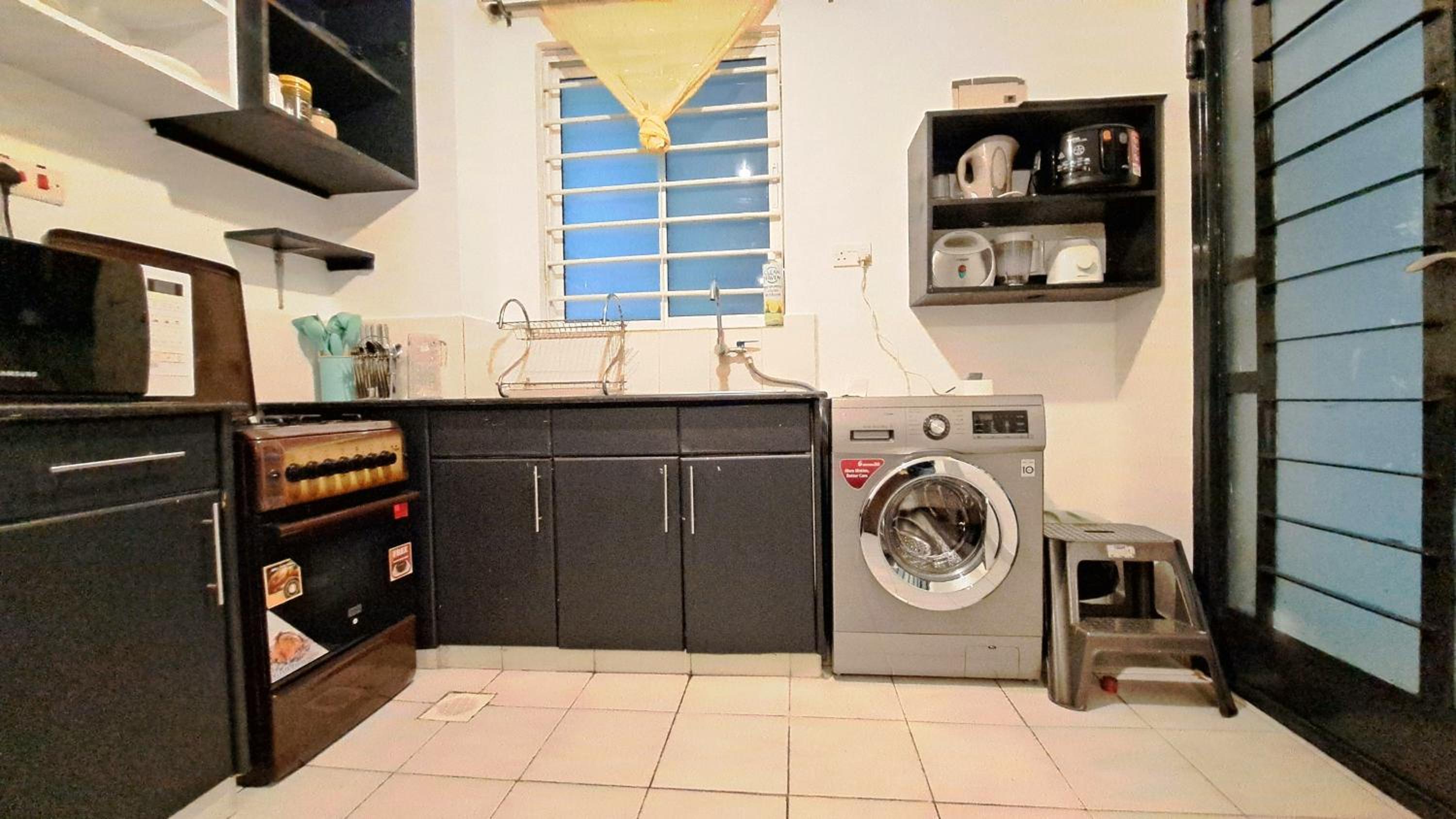 Racecourse Gardens Apartments 1 Bedroom Bliss With Pool Gym and Washer
